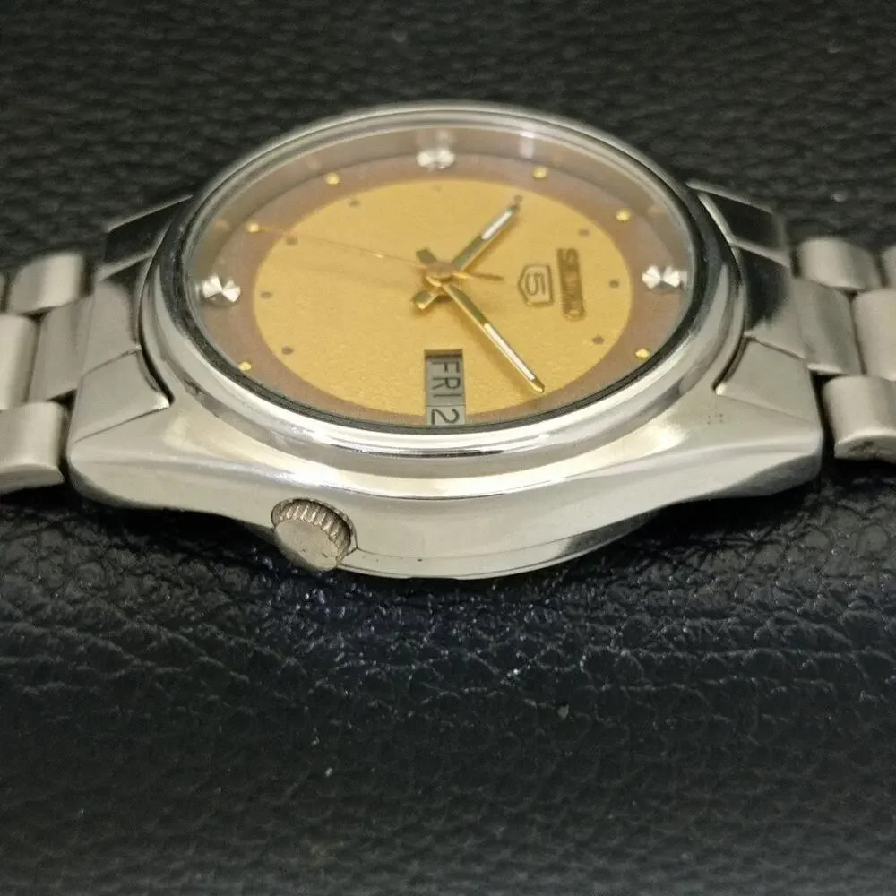 Vintage 1977 Seiko Automatic Mens Silver Watch W/daydate & Gold accents